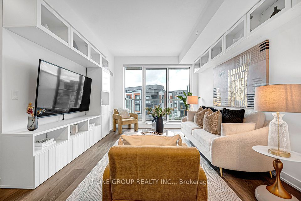 6 David Eyer Road 313, Richmond Hill, ON L4S 0N5 3