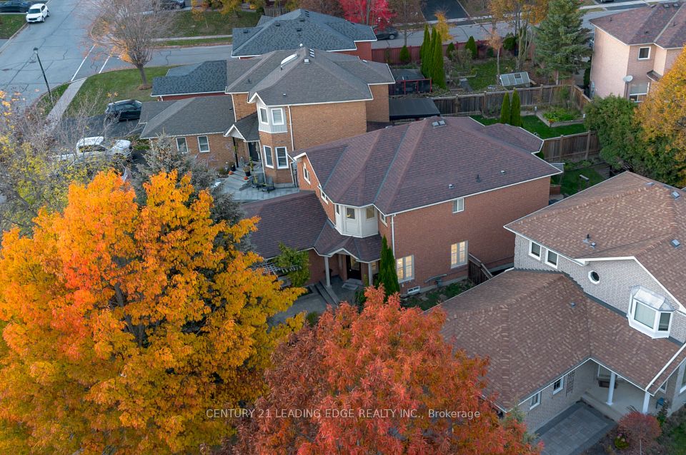 803 Best Circle, Newmarket, ON L3X 2H6 4