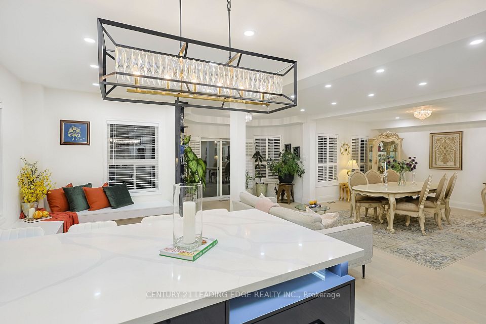 803 Best Circle, Newmarket, ON L3X 2H6 16