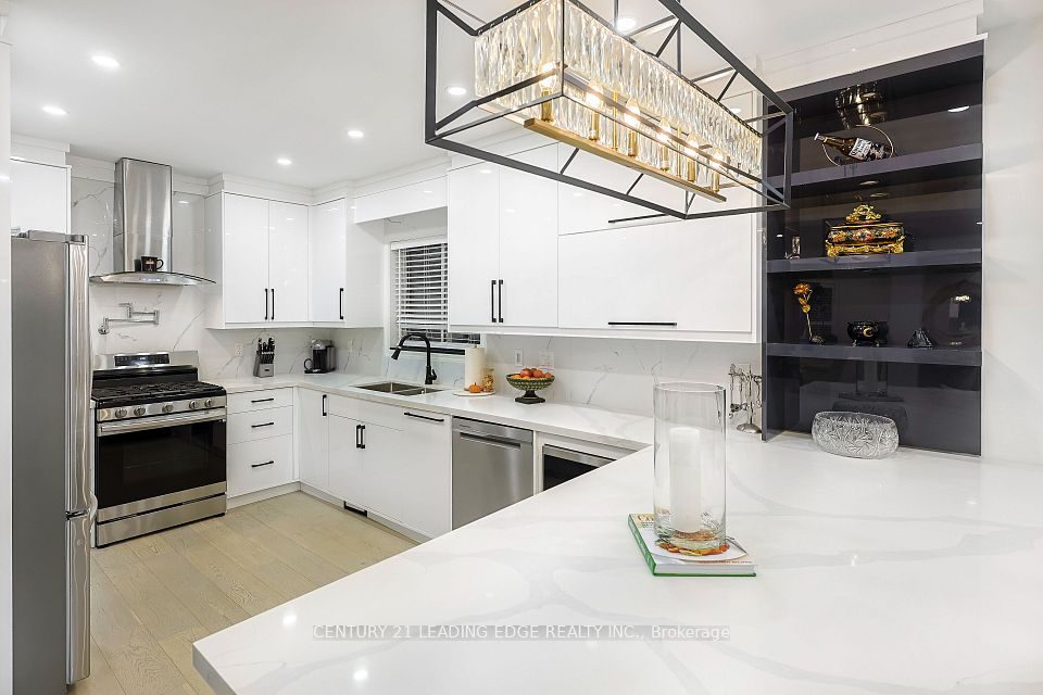 803 Best Circle, Newmarket, ON L3X 2H6 13