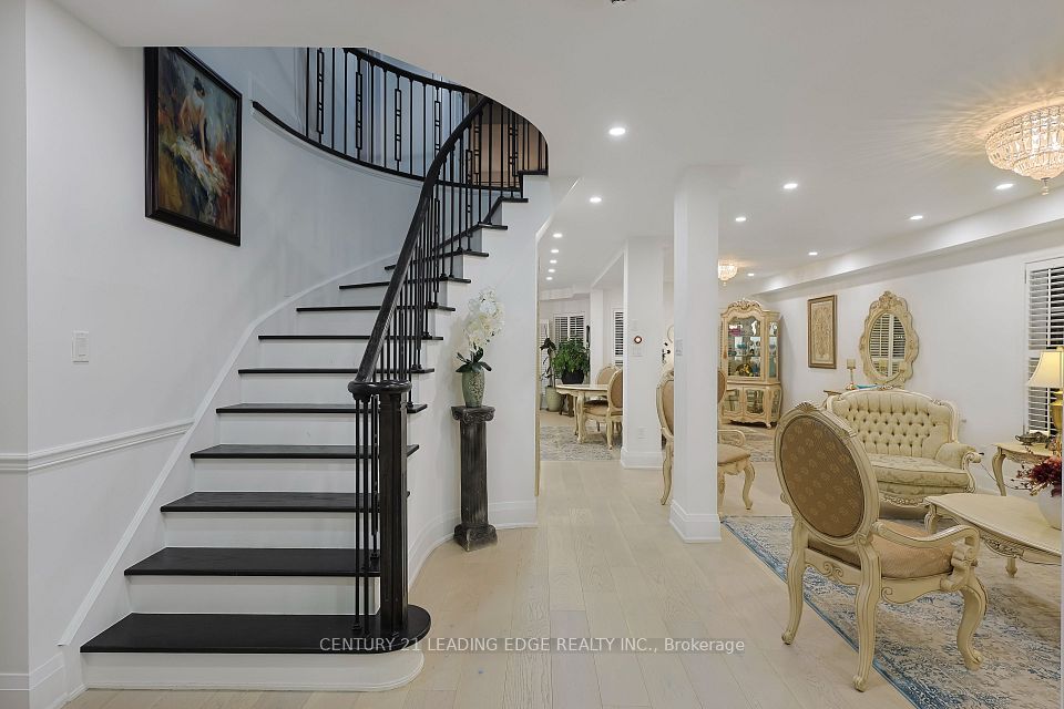803 Best Circle, Newmarket, ON L3X 2H6 6