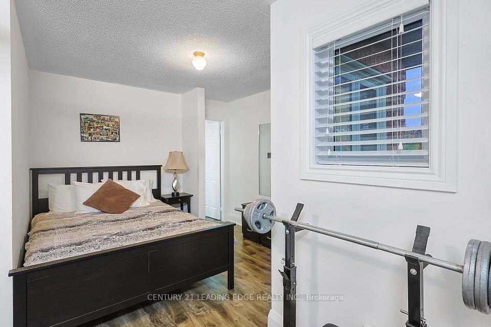 803 Best Circle, Newmarket, ON L3X 2H6 24