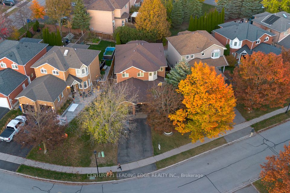 803 Best Circle, Newmarket, ON L3X 2H6 2