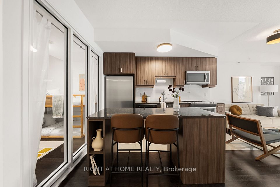 9201 Yonge Street 610, Richmond Hill, ON L4C 1H9 7