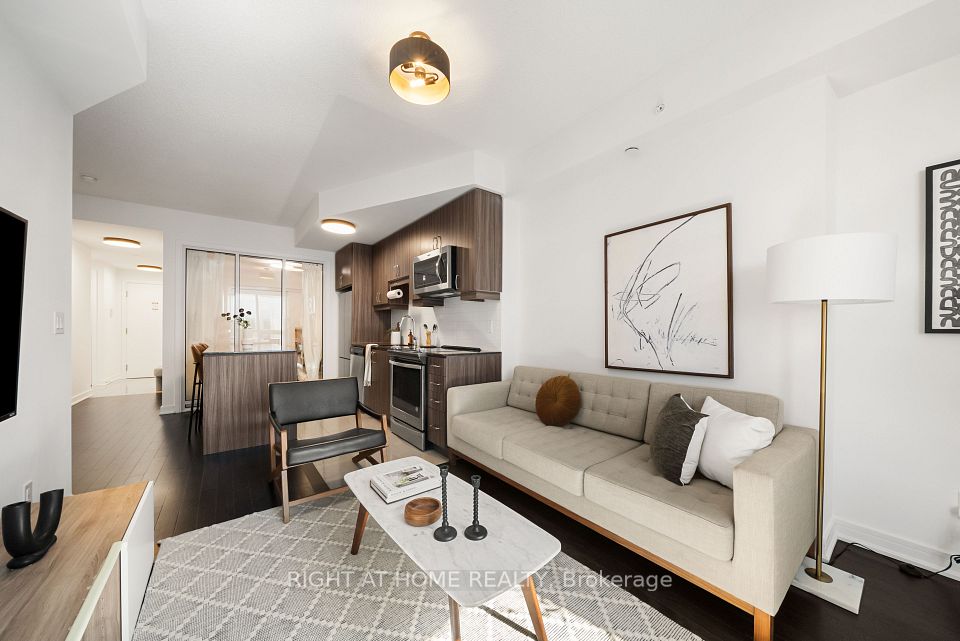 9201 Yonge Street 610, Richmond Hill, ON L4C 1H9 4