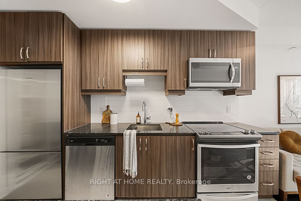 9201 Yonge Street 610, Richmond Hill, ON L4C 1H9 9