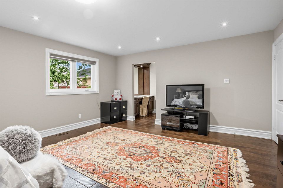 25 Pathlane Road, Richmond Hill, ON L4B 4A6 23