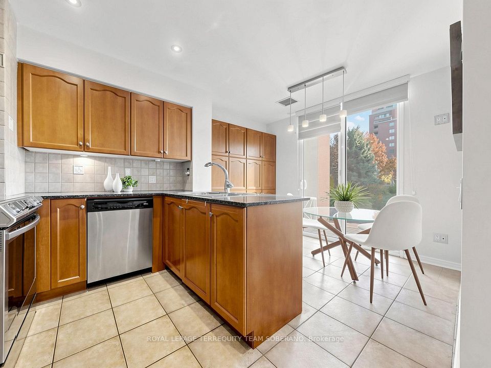 9 Northern Heights Drive 104, Richmond Hill, ON L4B 4M5 14