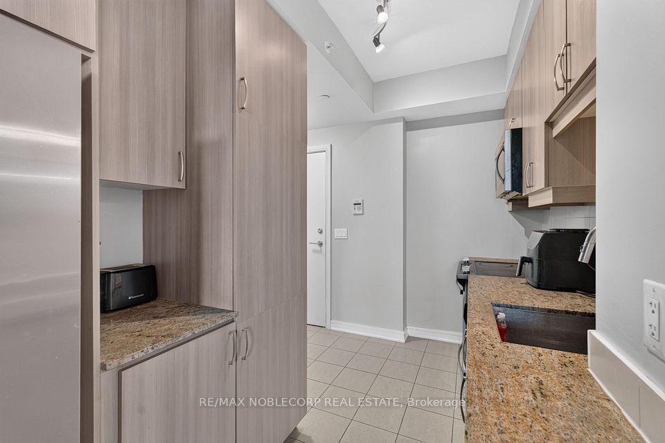 9191 Yonge Street 206SW, Richmond Hill, ON L4C 1E2 7
