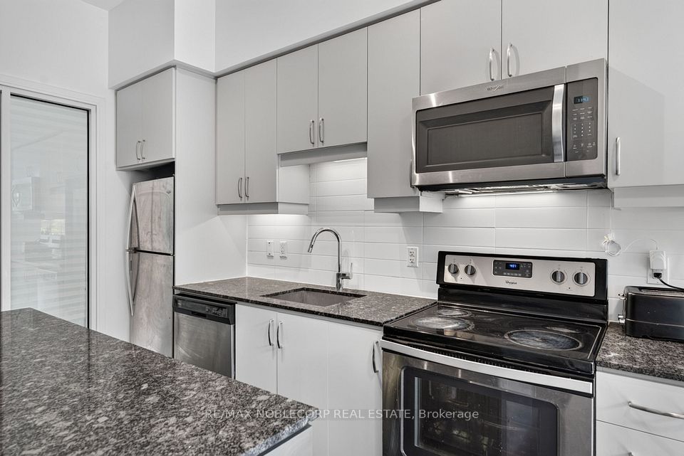 9199 Yonge Street N 102SE, Richmond Hill, ON L4C 1H7 8