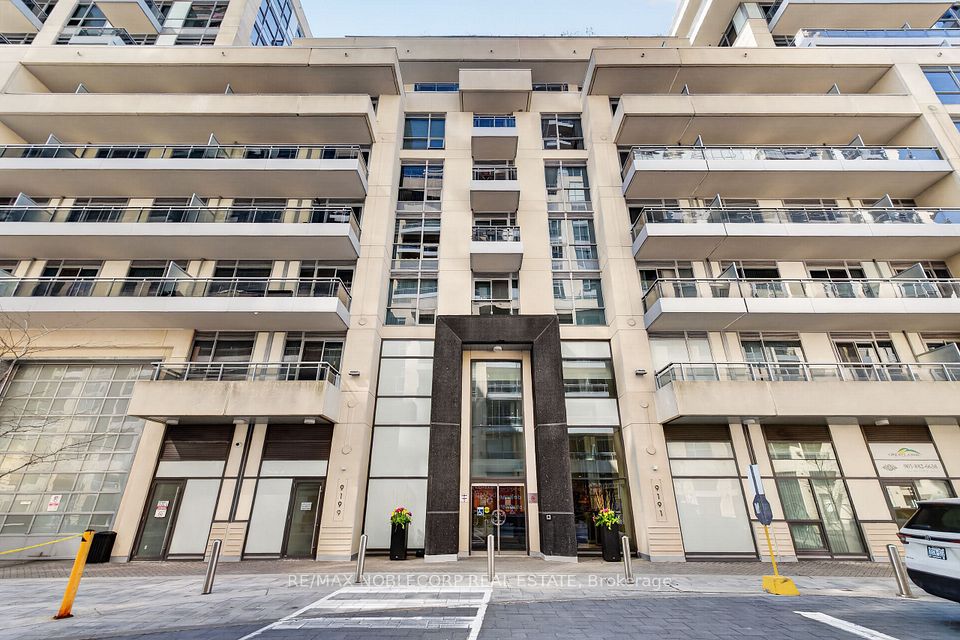 9199 Yonge Street N 102SE, Richmond Hill, ON L4C 1H7 2