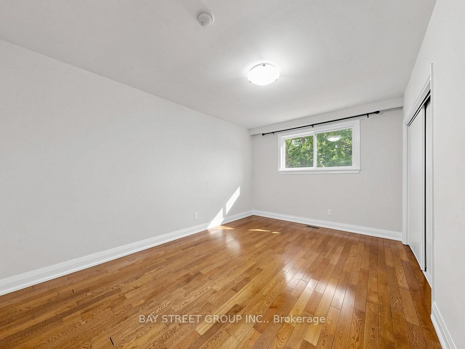 6 Albert Street, Markham, ON L3P 2T2 17