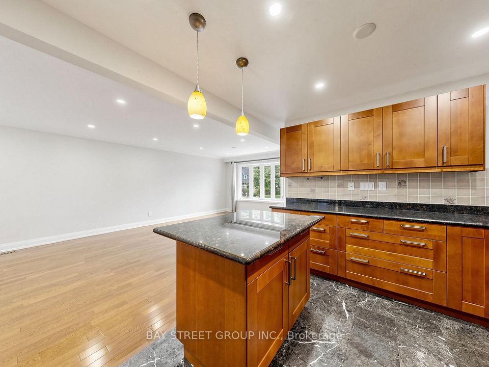 6 Albert Street, Markham, ON L3P 2T2 15