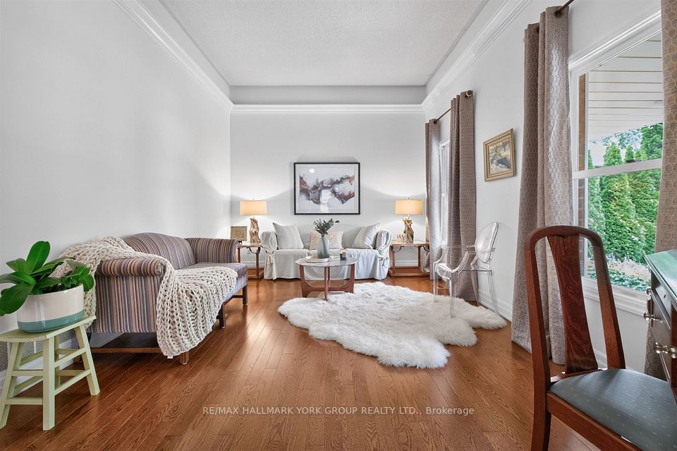 263 John Bowser Crescent, Newmarket, ON L3Y 7N7 6