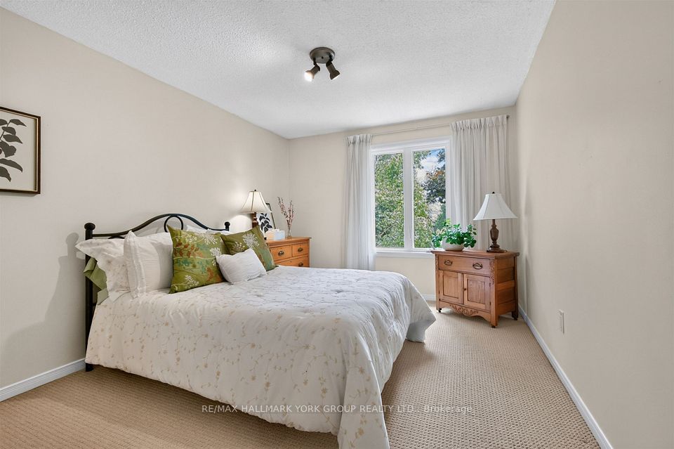 263 John Bowser Crescent, Newmarket, ON L3Y 7N7 25