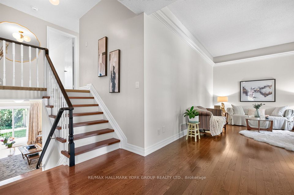 263 John Bowser Crescent, Newmarket, ON L3Y 7N7 18