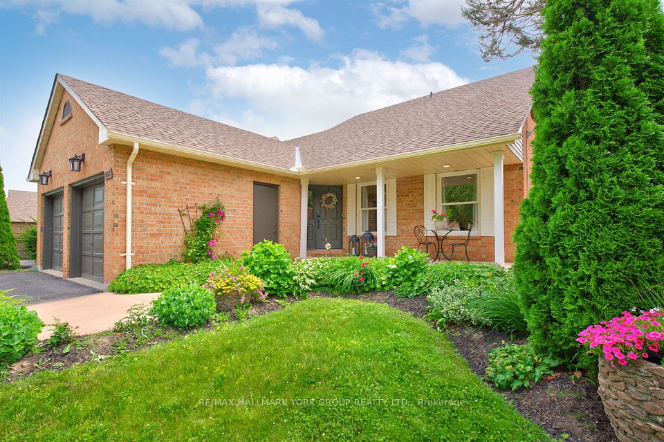 263 John Bowser Crescent, Newmarket, ON L3Y 7N7 2