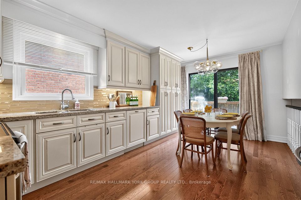 263 John Bowser Crescent, Newmarket, ON L3Y 7N7 12