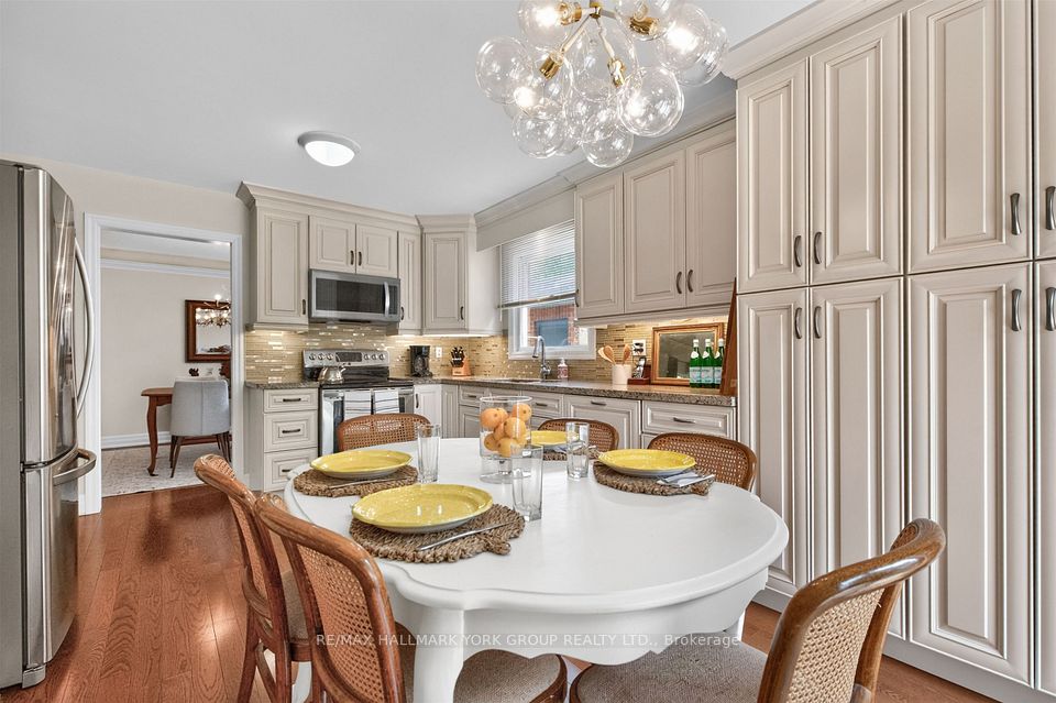 263 John Bowser Crescent, Newmarket, ON L3Y 7N7 15