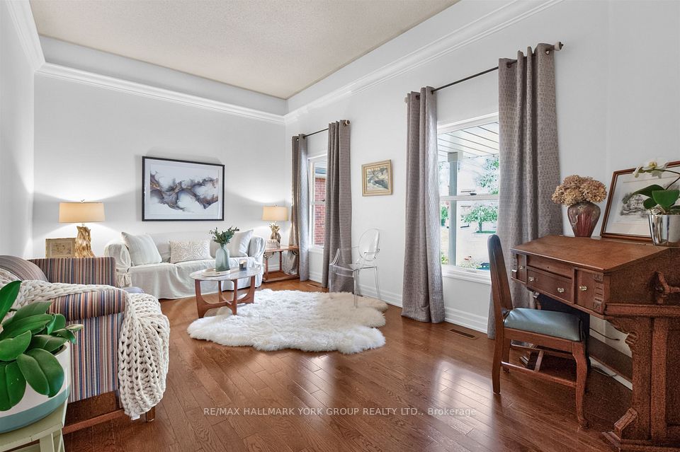 263 John Bowser Crescent, Newmarket, ON L3Y 7N7 5
