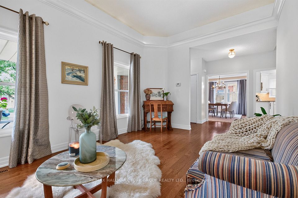 263 John Bowser Crescent, Newmarket, ON L3Y 7N7 7
