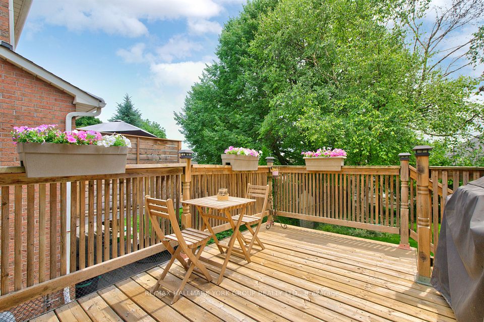 263 John Bowser Crescent, Newmarket, ON L3Y 7N7 14