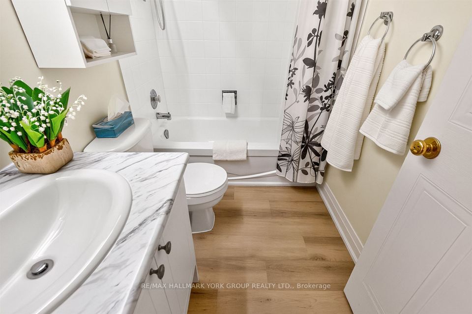 263 John Bowser Crescent, Newmarket, ON L3Y 7N7 24