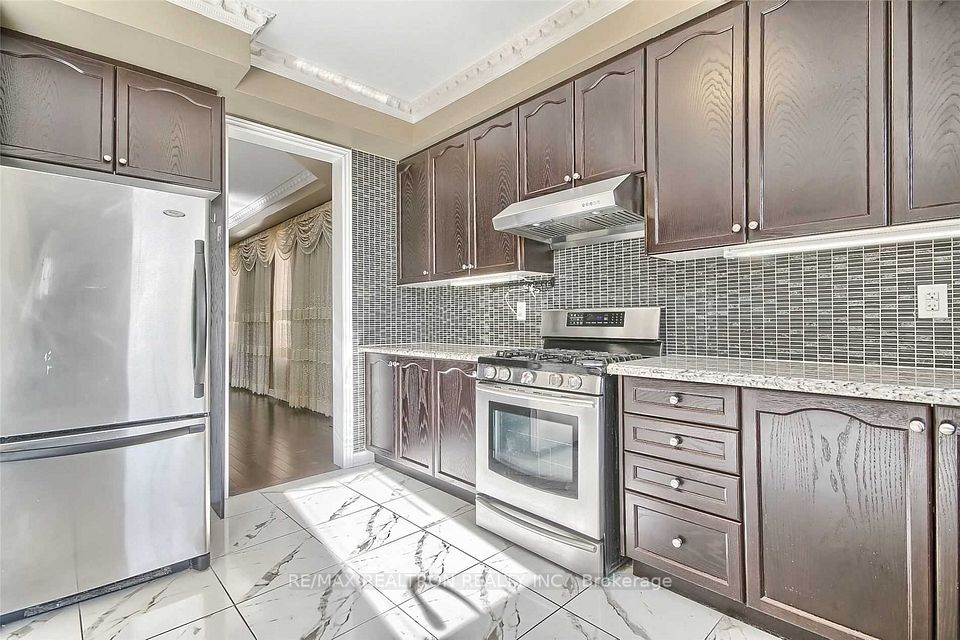125 Holst Avenue, Markham, ON L6C 0R6 5