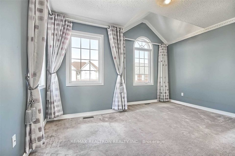 125 Holst Avenue, Markham, ON L6C 0R6 25