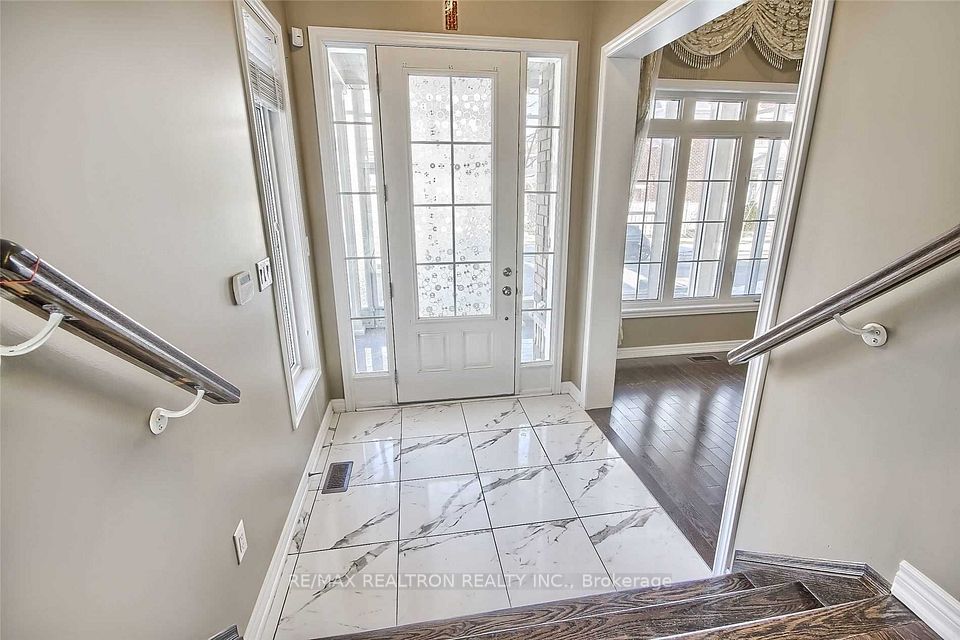 125 Holst Avenue, Markham, ON L6C 0R6 2
