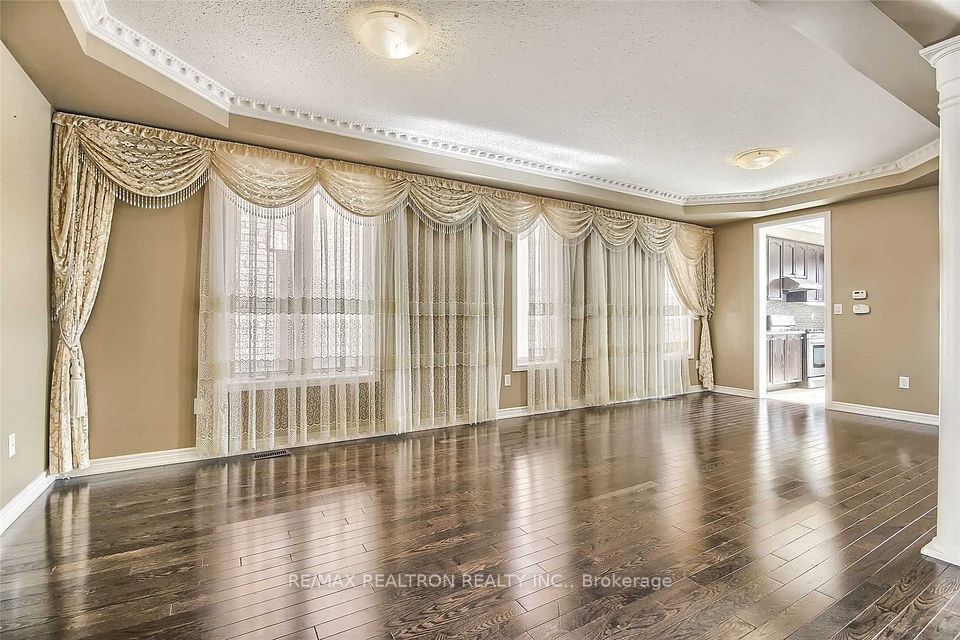 125 Holst Avenue, Markham, ON L6C 0R6 11