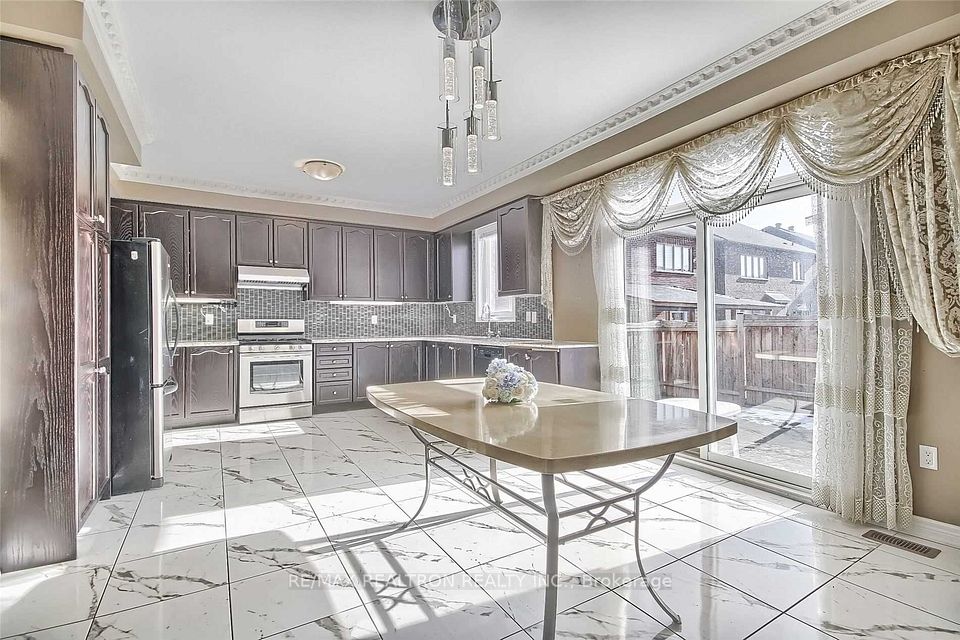 125 Holst Avenue, Markham, ON L6C 0R6 7