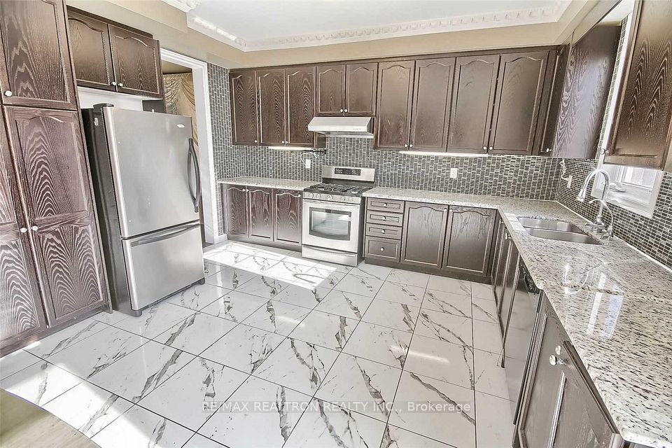 125 Holst Avenue, Markham, ON L6C 0R6 4