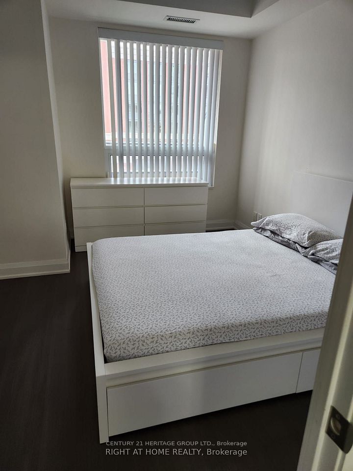 1 Uptown Drive 302, Markham, ON L3R 5C1 5