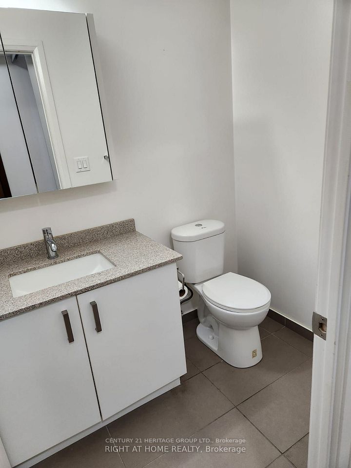 1 Uptown Drive 302, Markham, ON L3R 5C1 6