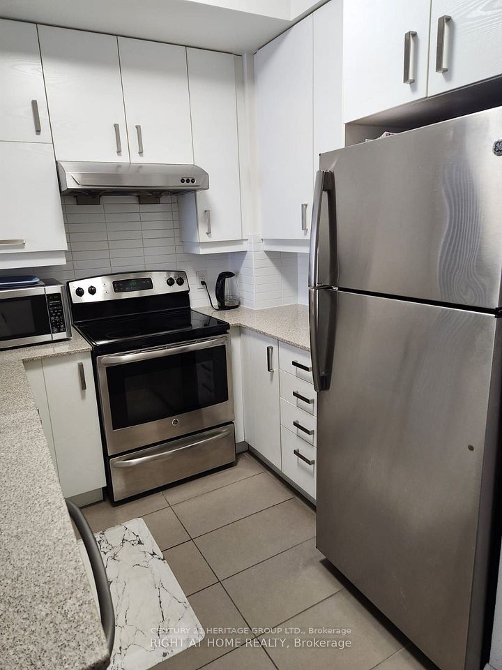 1 Uptown Drive 302, Markham, ON L3R 5C1 2