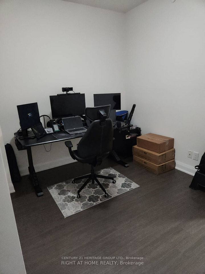 1 Uptown Drive 302, Markham, ON L3R 5C1 4