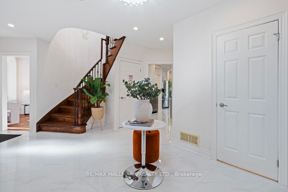 872 Hilton Boulevard, Newmarket, ON L3X 2H8 10
