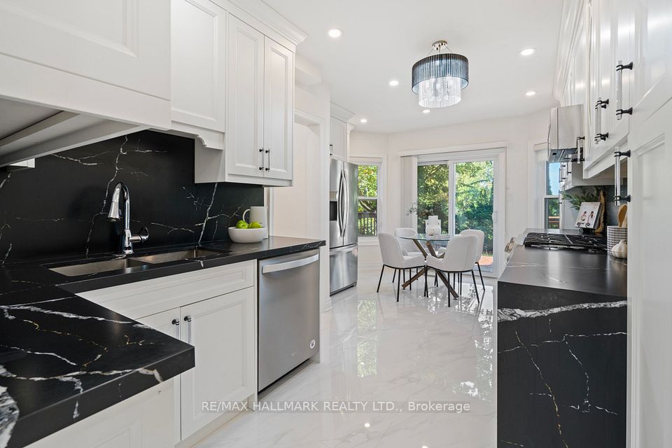 872 Hilton Boulevard, Newmarket, ON L3X 2H8 15