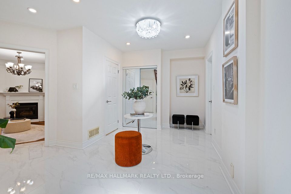 872 Hilton Boulevard, Newmarket, ON L3X 2H8 9