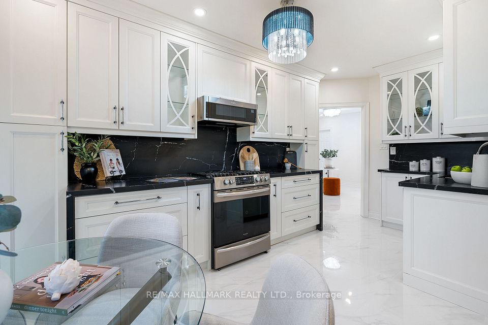872 Hilton Boulevard, Newmarket, ON L3X 2H8 18