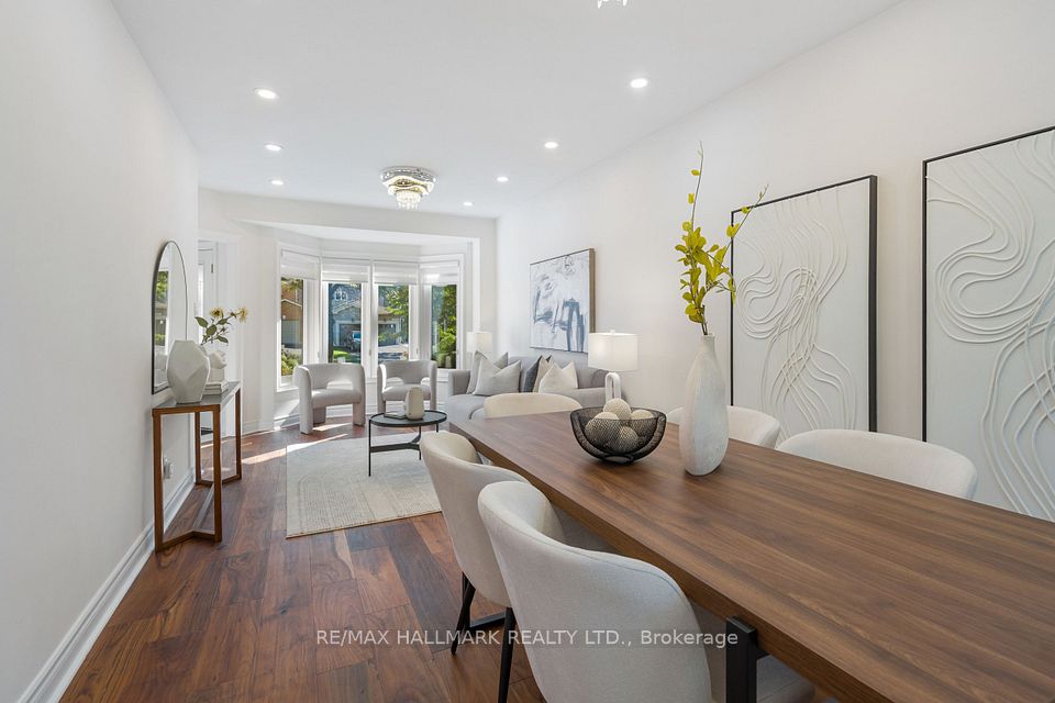 Detached at 872 Hilton Boulevard, Newmarket, ON L3X 2H8