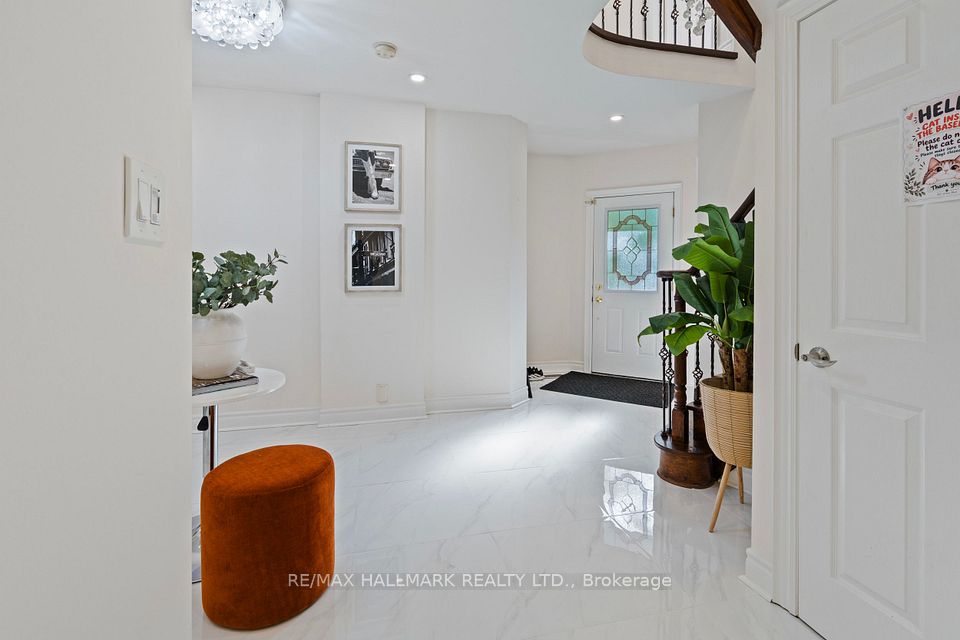 872 Hilton Boulevard, Newmarket, ON L3X 2H8 8