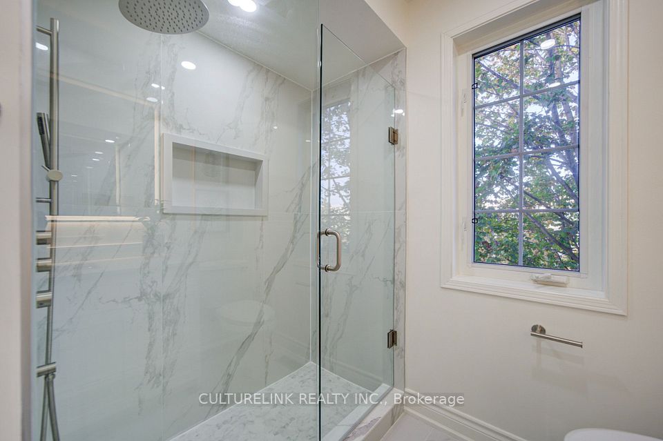 2 Hartwell Place, Markham, ON L6C 2K4 24