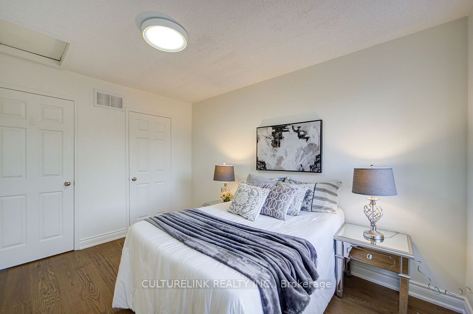 2 Hartwell Place, Markham, ON L6C 2K4 22