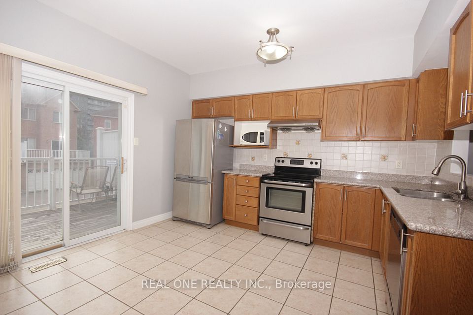 15 Azalea Gate Way, Markham, ON L3T 7T9 3