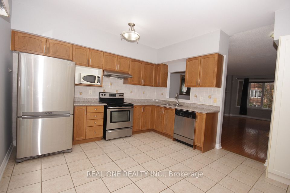 15 Azalea Gate Way, Markham, ON L3T 7T9 4