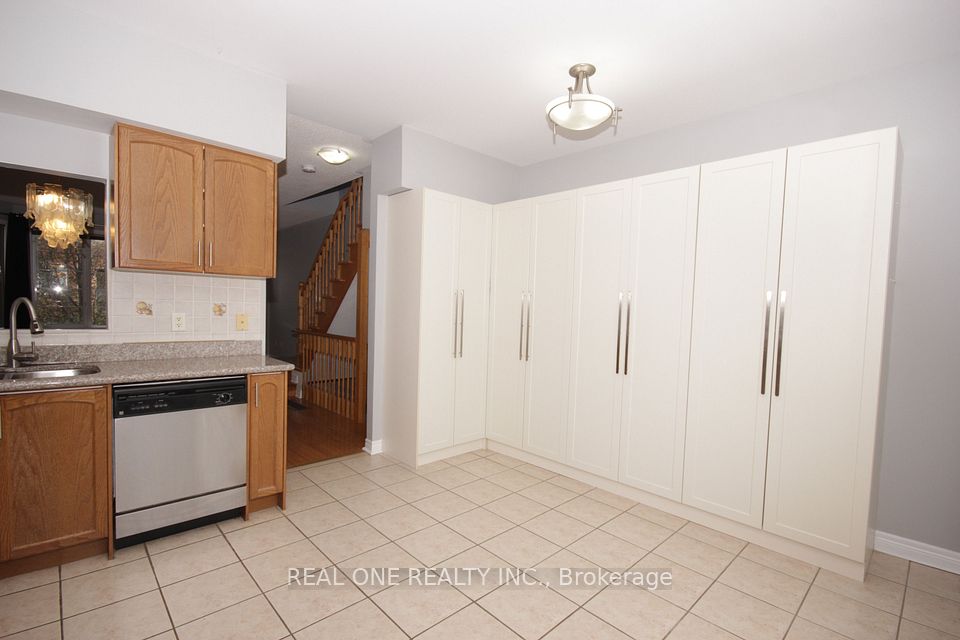 15 Azalea Gate Way, Markham, ON L3T 7T9 5