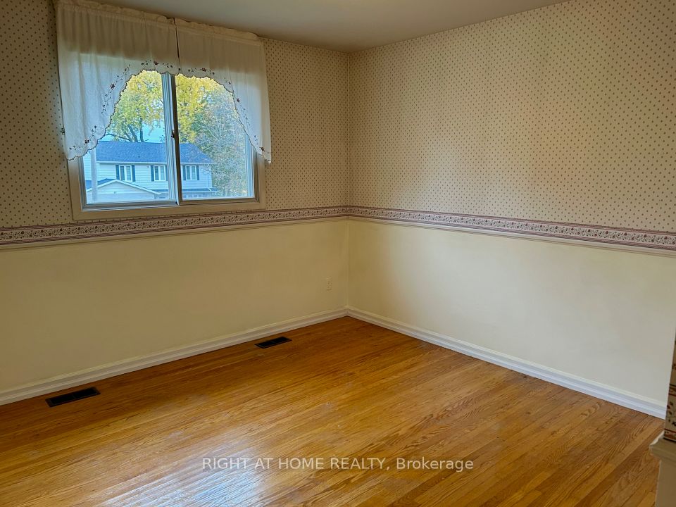 94 Southdale Drive, Markham, ON L3P 1K2 13