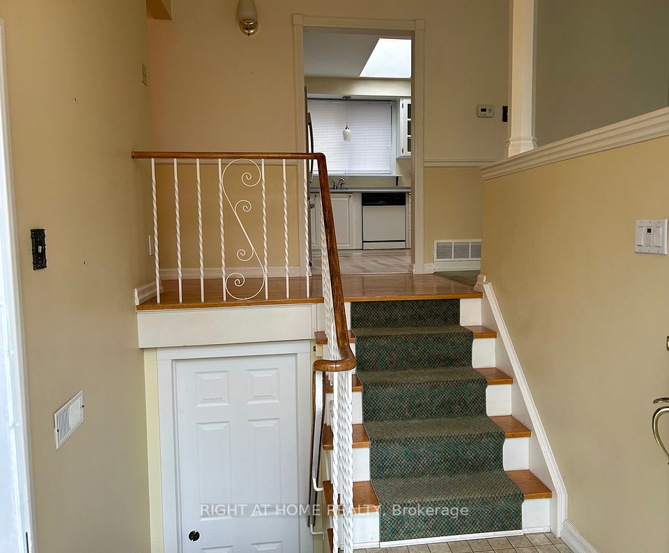 94 Southdale Drive, Markham, ON L3P 1K2 2